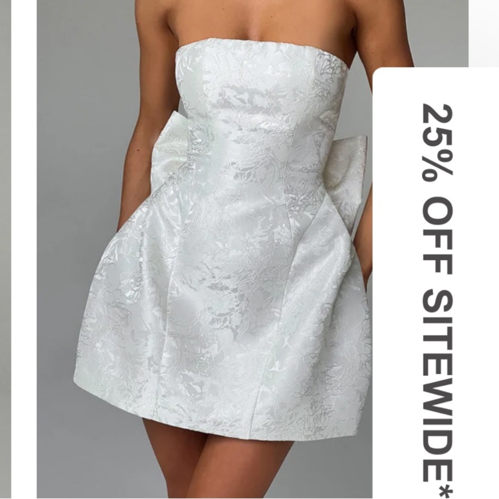 Elegant White Strapless Dress